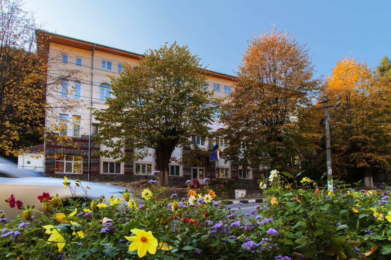 Hotel Teilor Caciulata Exterior photo
